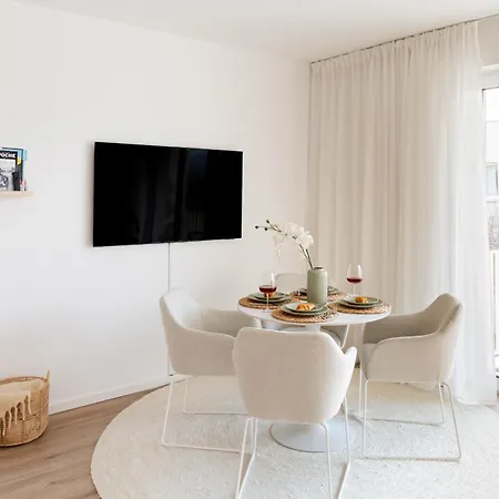 Premium-apartment Mit Balkon - Perfekt Fuer Familien, Gruppen Und Geschaeftsreisende - Zaya Apartment *