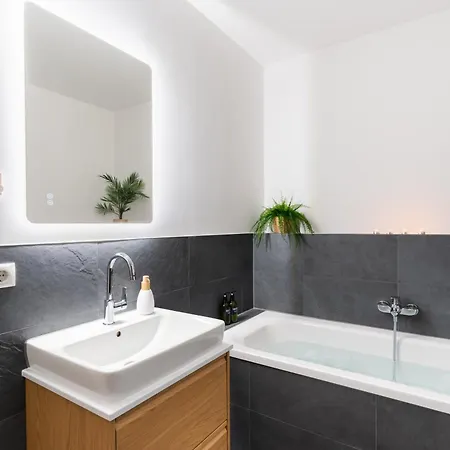 Premium-apartment Mit Balkon - Perfekt Fuer Familien, Gruppen Und Geschaeftsreisende - Zaya Apartment Leipzig