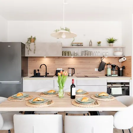 Apartment Premium-apartment Mit Balkon - Perfekt Fuer Familien, Gruppen Und Geschaeftsreisende - Zaya *