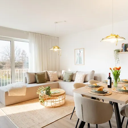 Premium-apartment Mit Balkon - Perfekt Fuer Familien, Gruppen Und Geschaeftsreisende - Zaya *